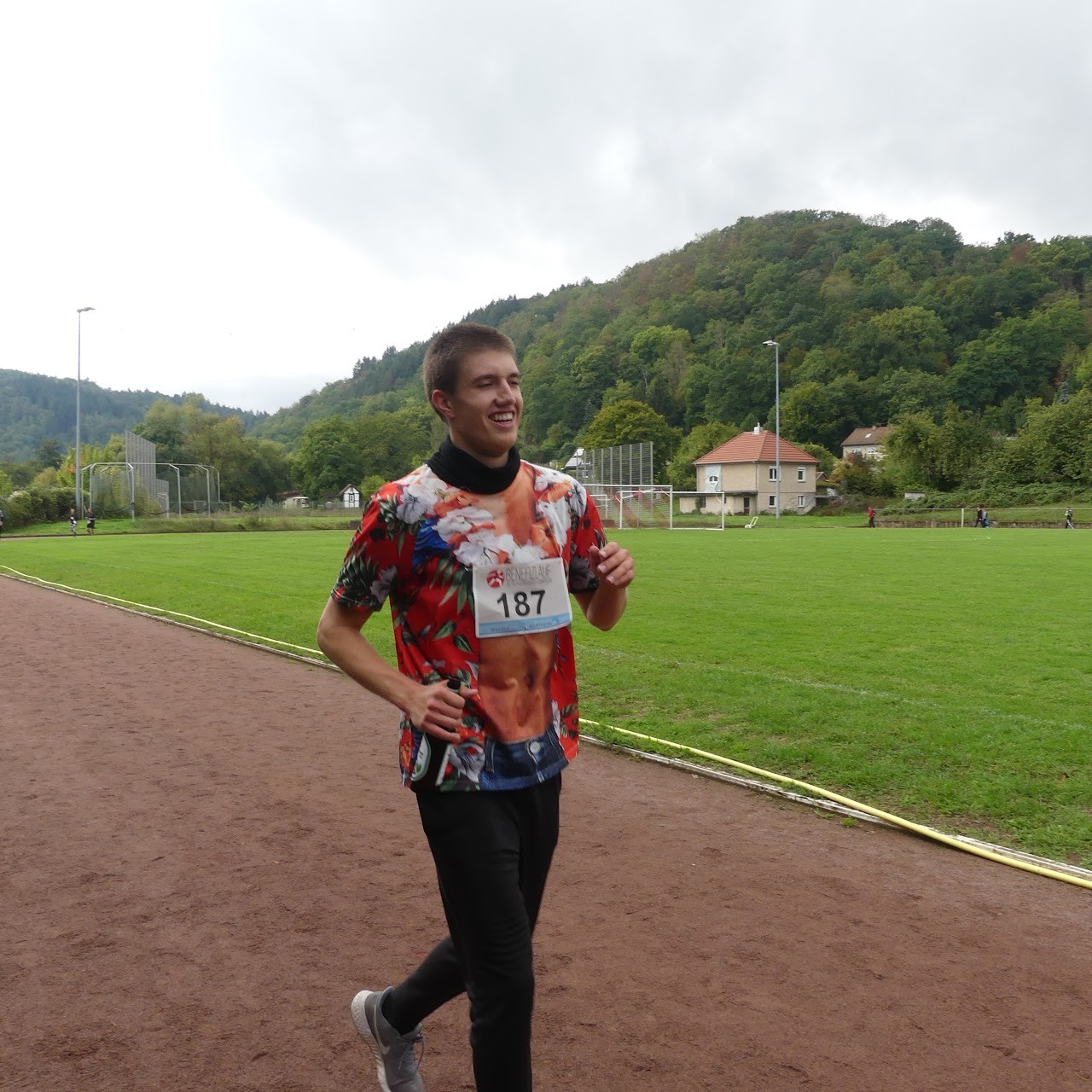 Bild vom 13. Benefizlauf im Jahr 2022. Dies ist das 142. Bild.